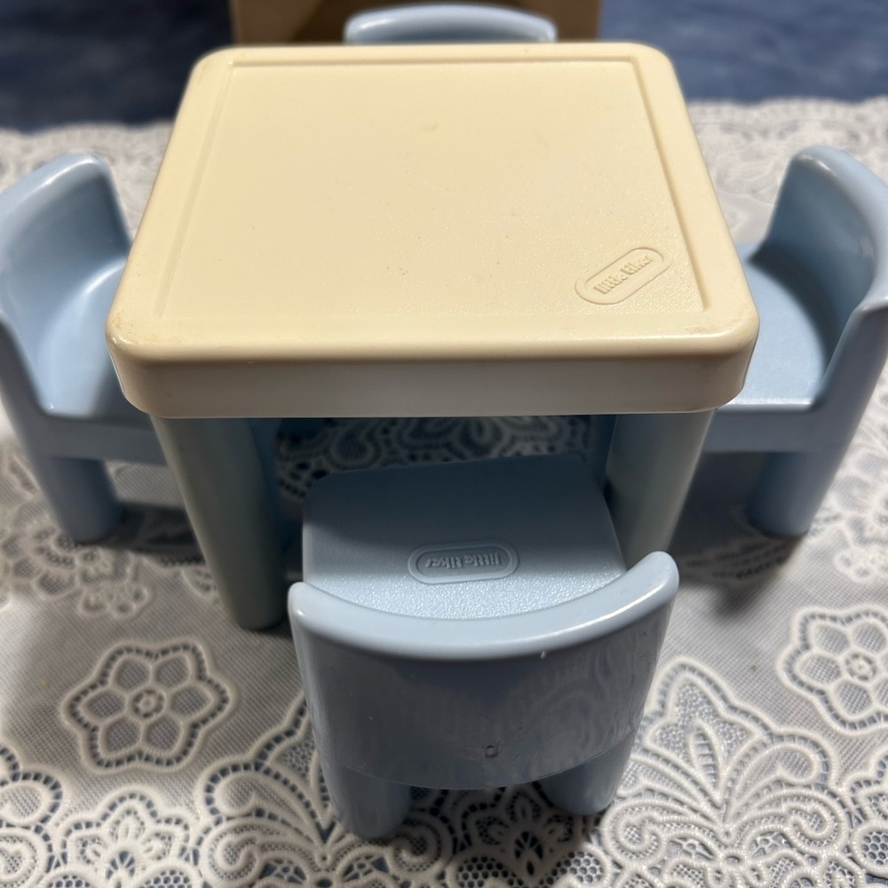 Vintage Little Tikes DOLLHOUSE size table and 4 chairs